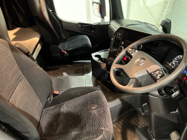 Mercedes Actros 2533 6×2 Sleeper Cab Curtainsider
