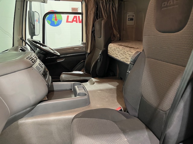 DAF CF 250 4×2 Sleeper Cab Curtainsider