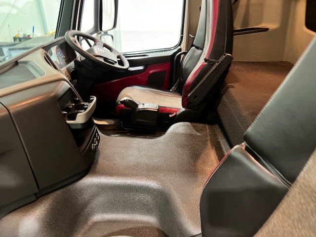 Volvo FM 450 6×2 Midlift Tractor Unit