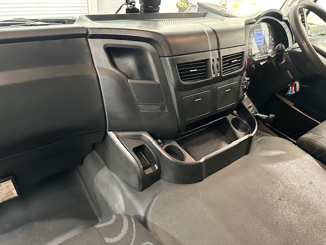 Iveco Stralis 360 6×2 Rear Steer Curtainsider