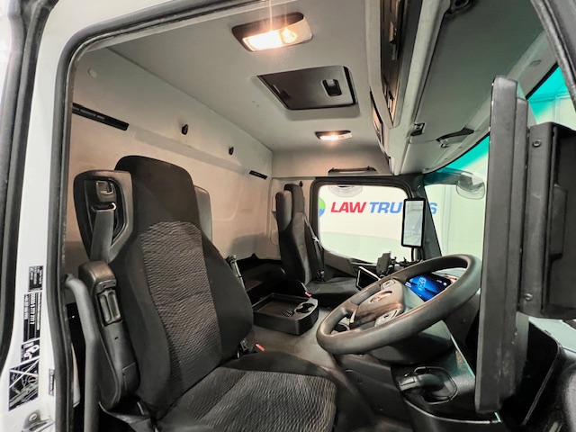 Mercedes Actros 1824 Day Cab Curtainsider