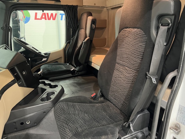 Mercedes Actros 1824 4×2 Sleeper Cab Box Van