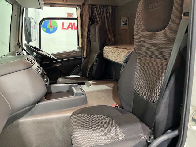 DAF CF 250 4×2 Sleeper Cab Curtainsider