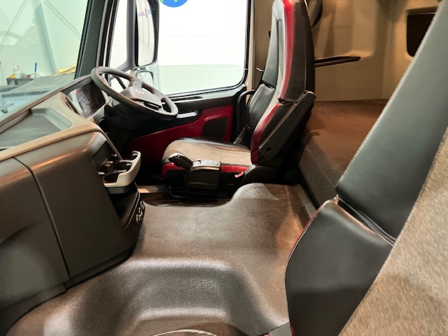Volvo FM 450 6×2 Midlift Tractor Unit