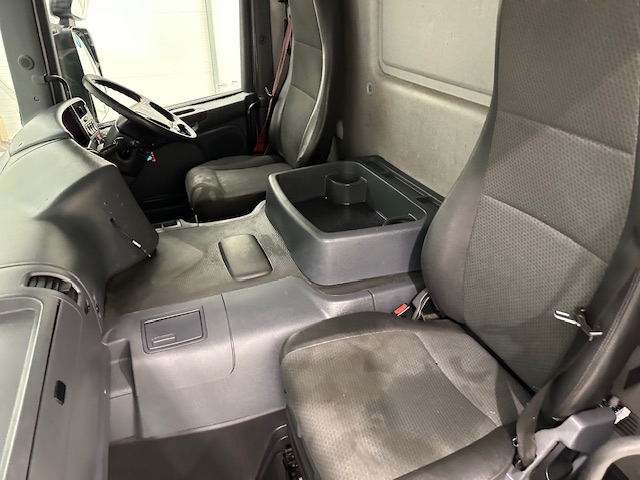 Scania P280 6×2 Rear Lift Day Cab Fridge Box