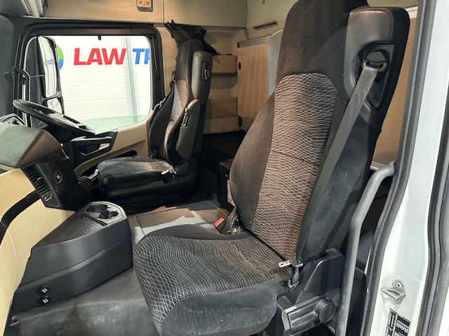 Mercedes Actros 2530 6×2 Sleeper Cab Curtainsider