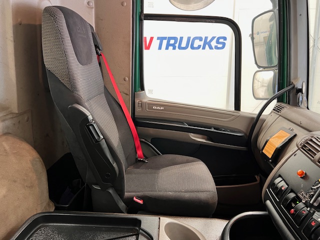 DAF CF75 310 6×2 Day Cab Dropside Crane