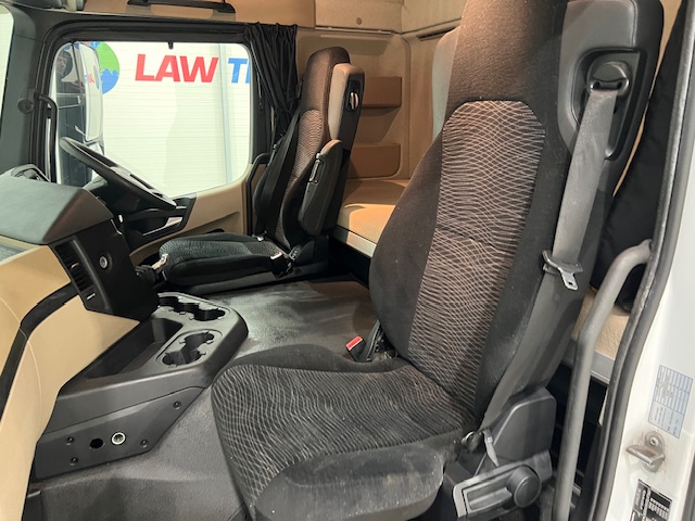 Mercedes Actros 1824 4×2 Sleeper Cab Box Van