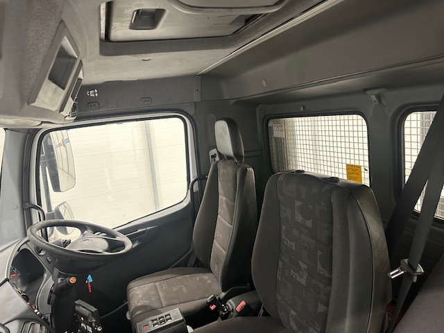 Mercedes Axor 2628 6×4 Day Cab Hookloader Gritter