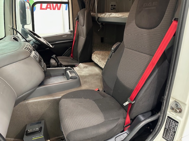 DAF CF 330 6×2 Sleeper Cab Fridge Box