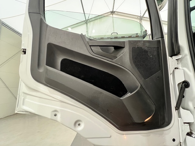 Mercedes Actros 1824 Day Cab Curtainsider