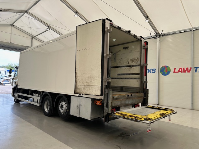 DAF CF 290 6×2 Rear Steer Fridge Box