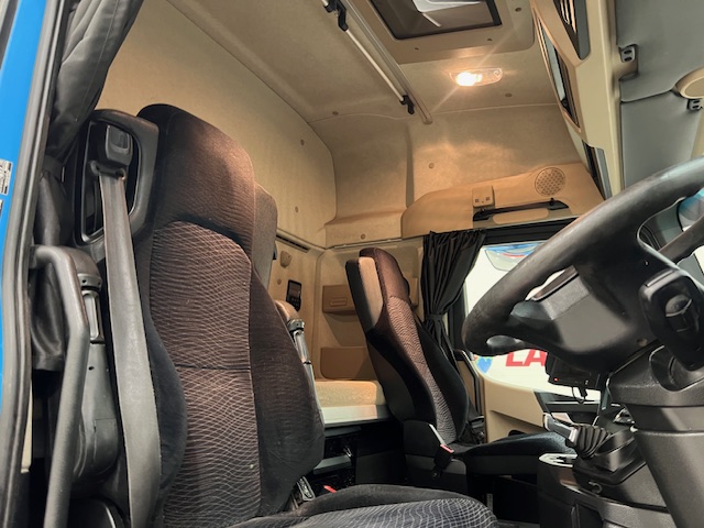 Mercedes Actros 2530 6×2 Sleeper Cab Curtainsider