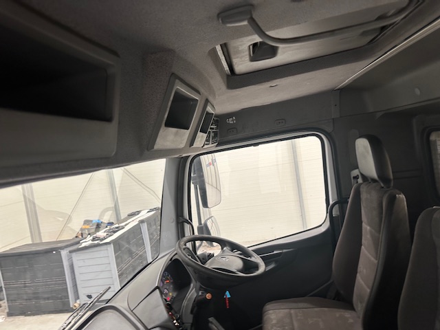 Mercedes Axor 2628 6×4 Day Cab Hookloader Gritter