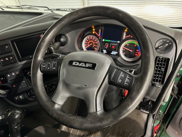 DAF XF 460 6×2 Rear Lift Tractor Unit Manual