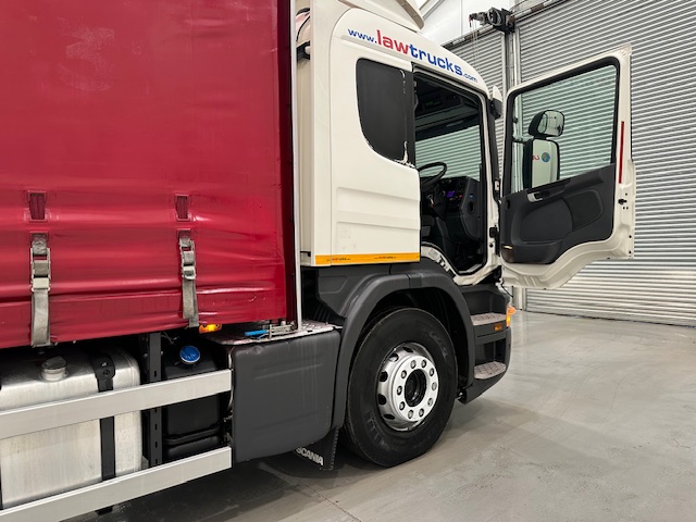 Scania P250 4×2 Sleeper Cab Curtainsider