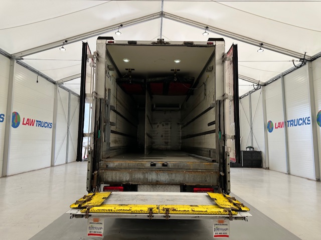 DAF CF 290 6×2 Rear Steer Fridge Box