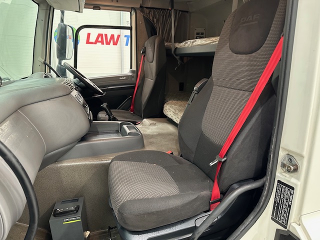 DAF CF 330 6×2 Sleeper Cab Fridge Box