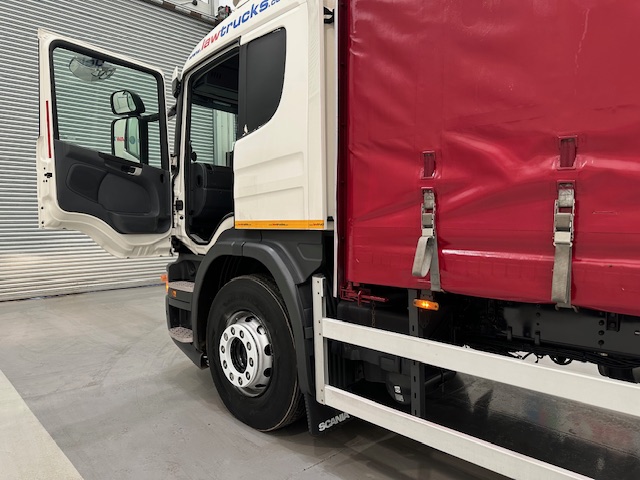 Scania P250 4×2 Sleeper Cab Curtainsider