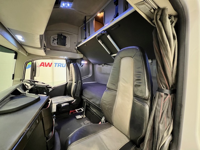 Volvo FH 500 6×2 Midlift Tractor Unit