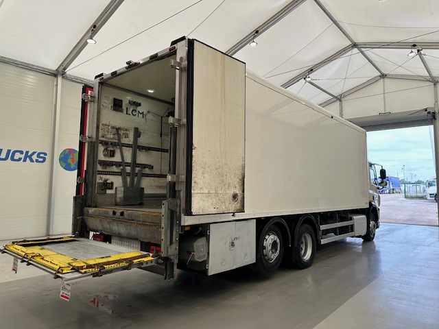 DAF CF 290 6×2 Rear Steer Fridge Box