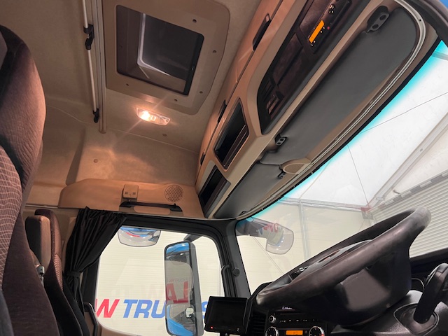 Mercedes Actros 2530 6×2 Sleeper Cab Curtainsider