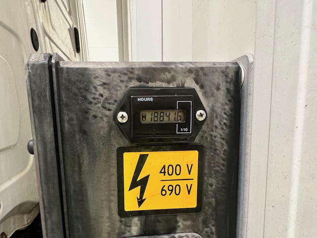 Mercedes Antos 1827 Day Cab Fridge Box