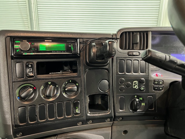 Scania P370 8×4 Rest Cab Hookloader Manual