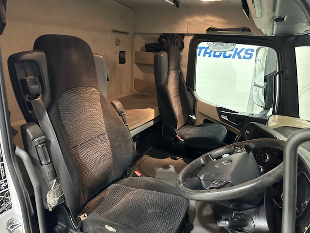 Mercedes Actros 2530 6×2 Sleeper Cab Curtainsider