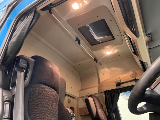 Mercedes Actros 2530 6×2 Sleeper Cab Curtainsider