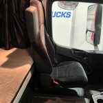 Mercedes Actros 2533 6×2 Sleeper Cab Curtainsider - thumbnail