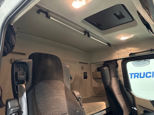 Mercedes Actros 2530 6×2 Sleeper Cab Curtainsider
