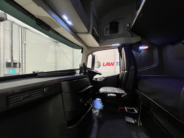 Volvo FH 500 6×2 Midlift Tractor Unit