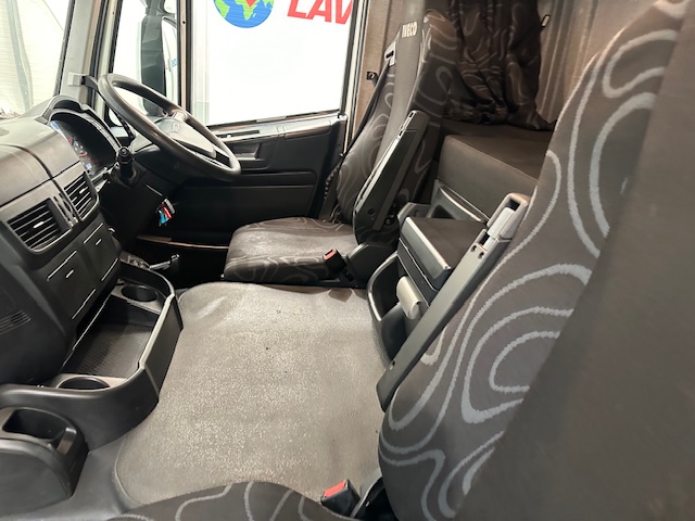 Iveco Stralis 360 6×2 Rear Steer Curtainsider