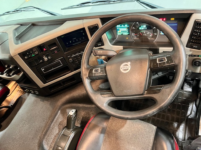 Volvo FM 450 6×2 Midlift Tractor Unit