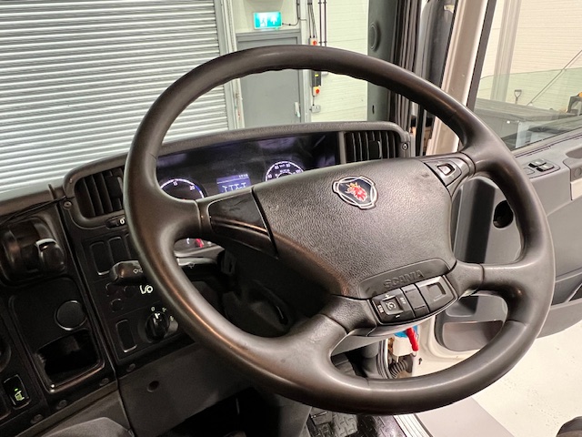 Scania P370 8×4 Rest Cab Hookloader Manual