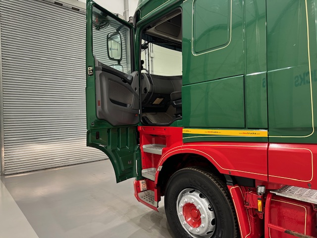 DAF XF 460 6×2 Rear Lift Tractor Unit Manual
