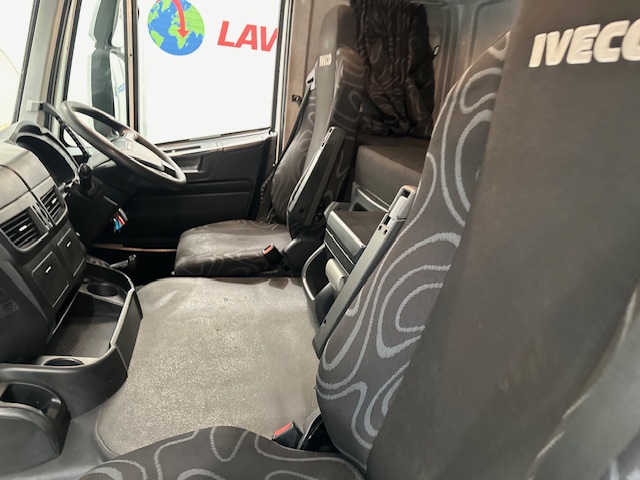 Iveco Stralis 360 6×2 Rear Steer Curtainsider