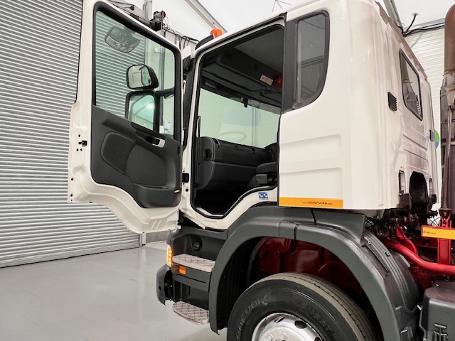 Scania P370 8×4 Rest Cab Hookloader Manual