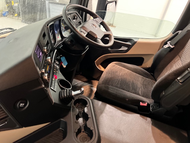 Mercedes Actros 1824 Sleeper Cab Curtainsider
