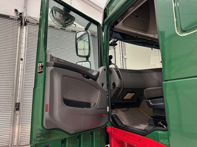 DAF XF 460 6×2 Rear Lift Tractor Unit Manual