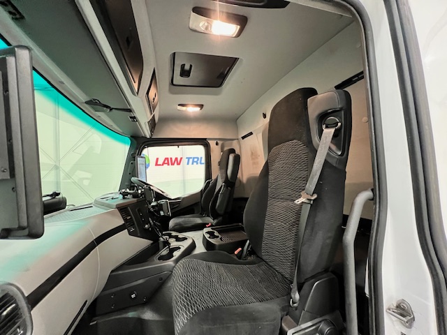 Mercedes Actros 1824 Day Cab Curtainsider