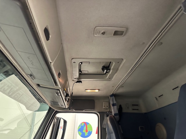 Volvo FH 440 6×2 Rear Lift Brick Grab Drawbar