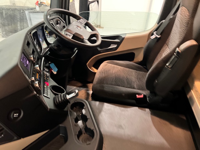 Mercedes Actros 1824 Sleeper Cab Curtainsider