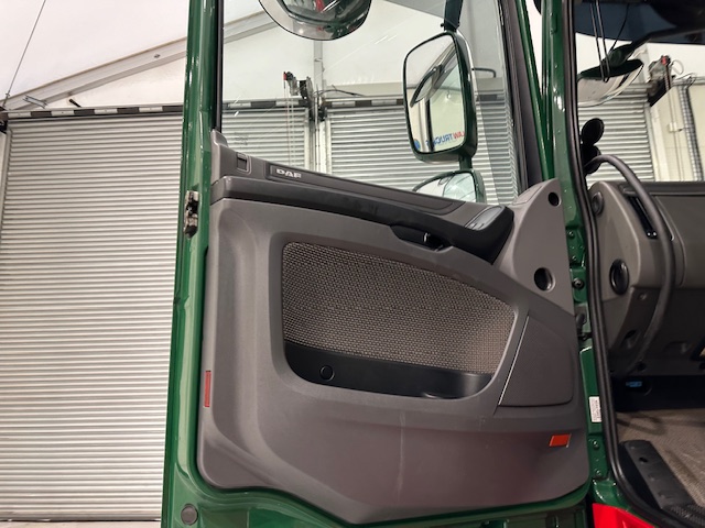 DAF XF 460 6×2 Rear Lift Tractor Unit Manual