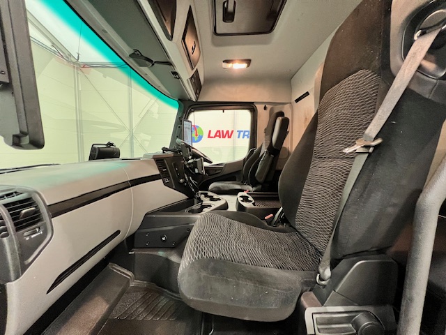 Mercedes Actros 1824 Day Cab Curtainsider