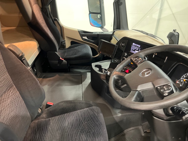 Mercedes Actros 2530 6×2 Sleeper Cab Curtainsider