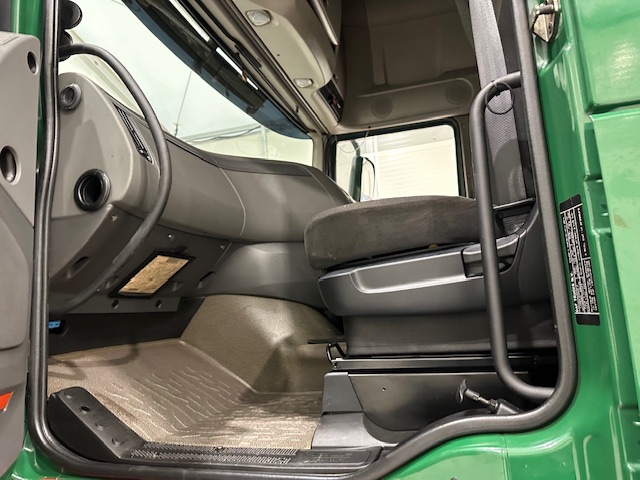 DAF XF 460 6×2 Rear Lift Tractor Unit Manual