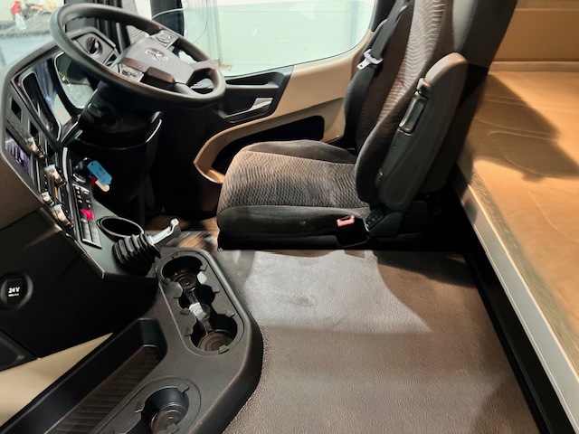 Mercedes Actros 1824 Sleeper Cab Curtainsider