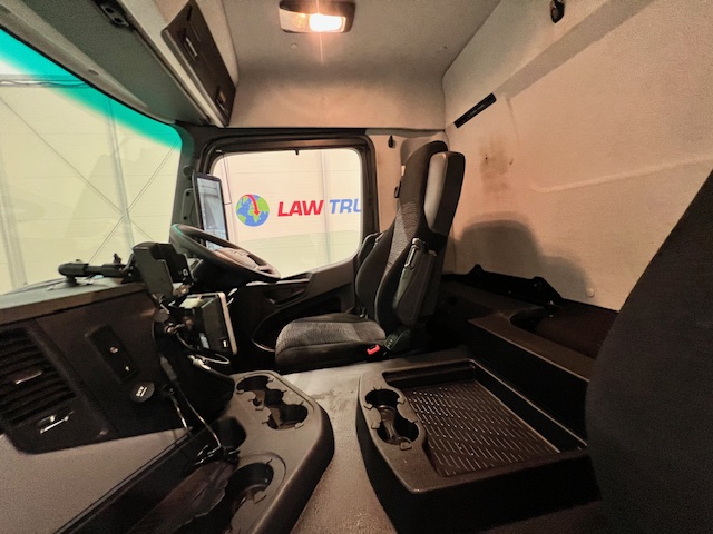 Mercedes Actros 1824 Day Cab Curtainsider